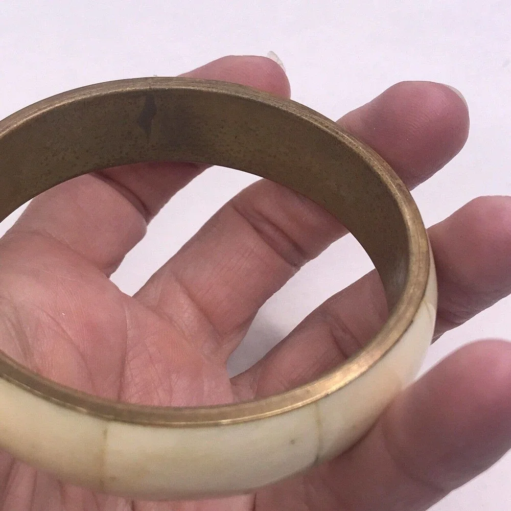 Bangle‎ Off White Shell Bracelet Brass Interior 3/4